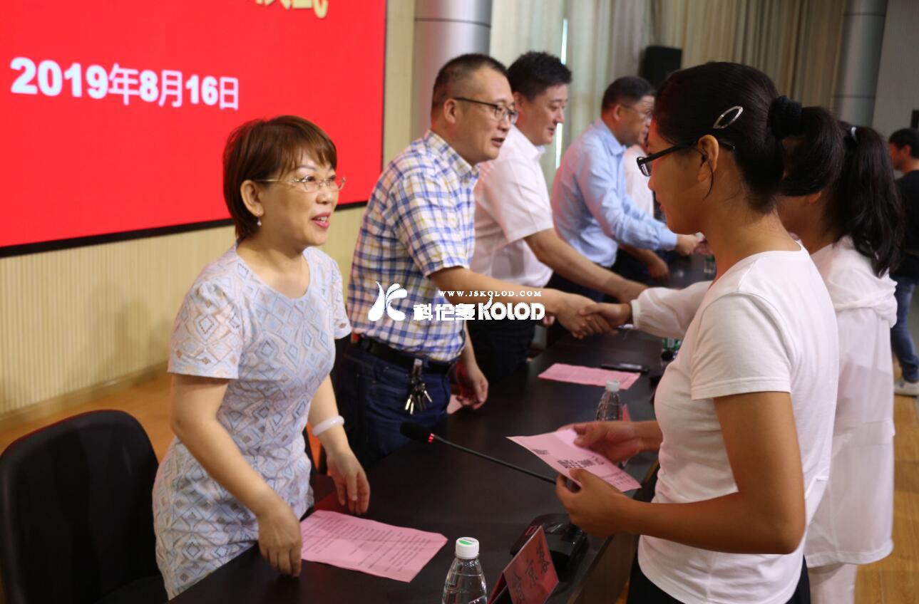 慈善助學(xué),托起明天的希望